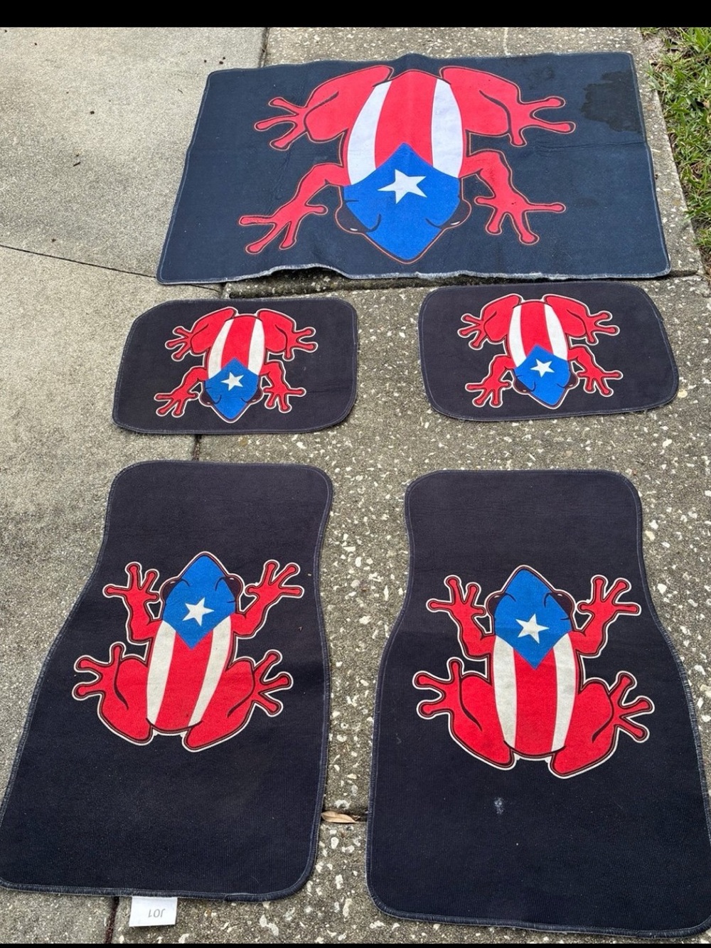 Puerto Rico Flag With Coquí Frog Design. The Car Mat Set Includes Five Pieces.